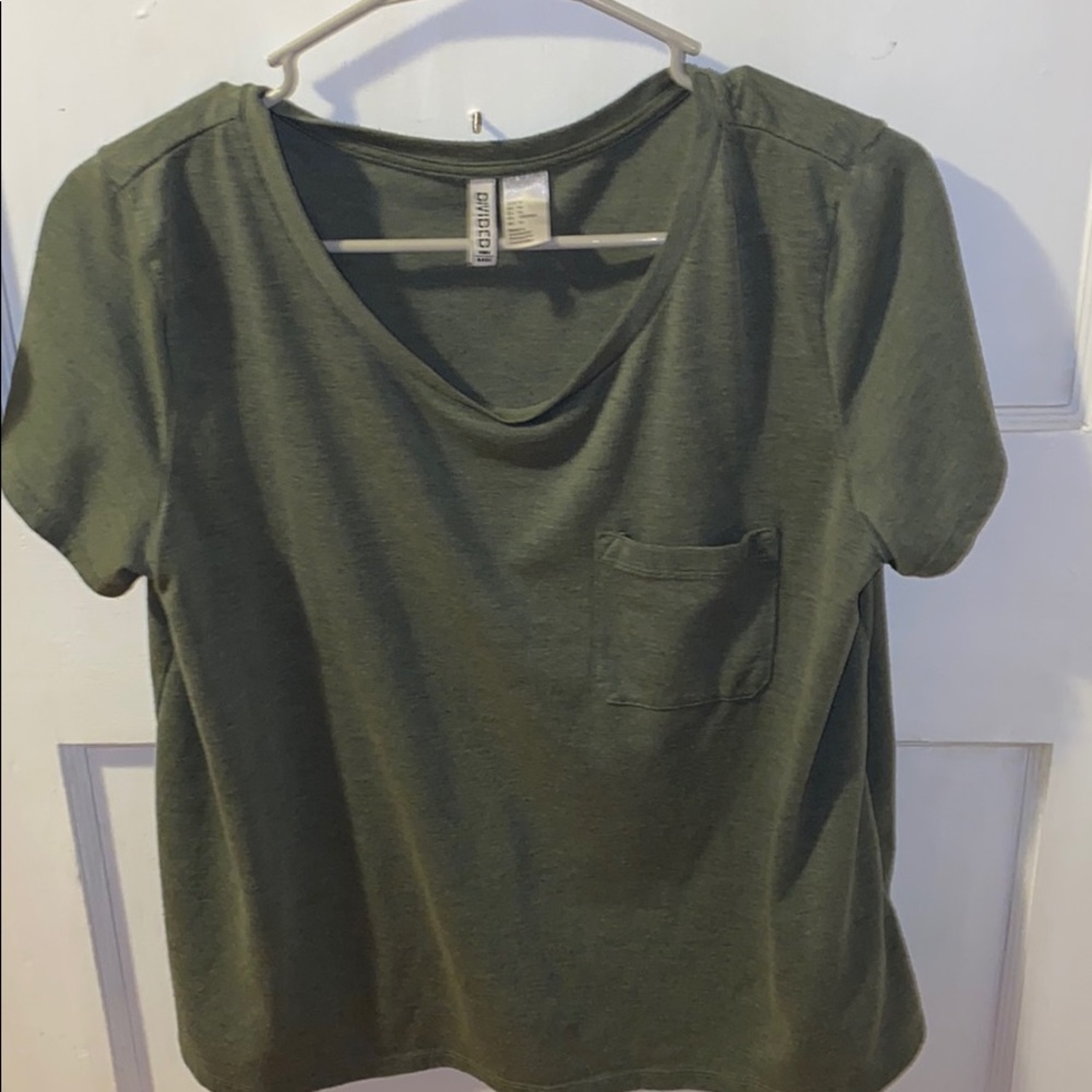 army green cropped pocket tee